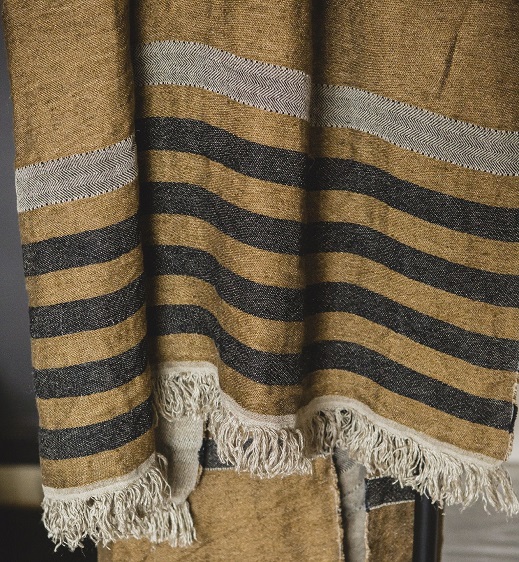 Leinen Plaid mit gewobenen Streifen der Textilwerke TWB AG